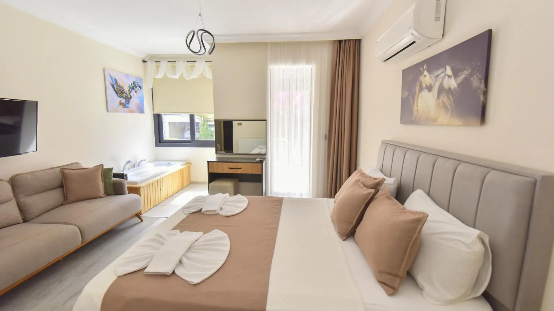 Royalis Boutique Suites 费特希耶 3*,